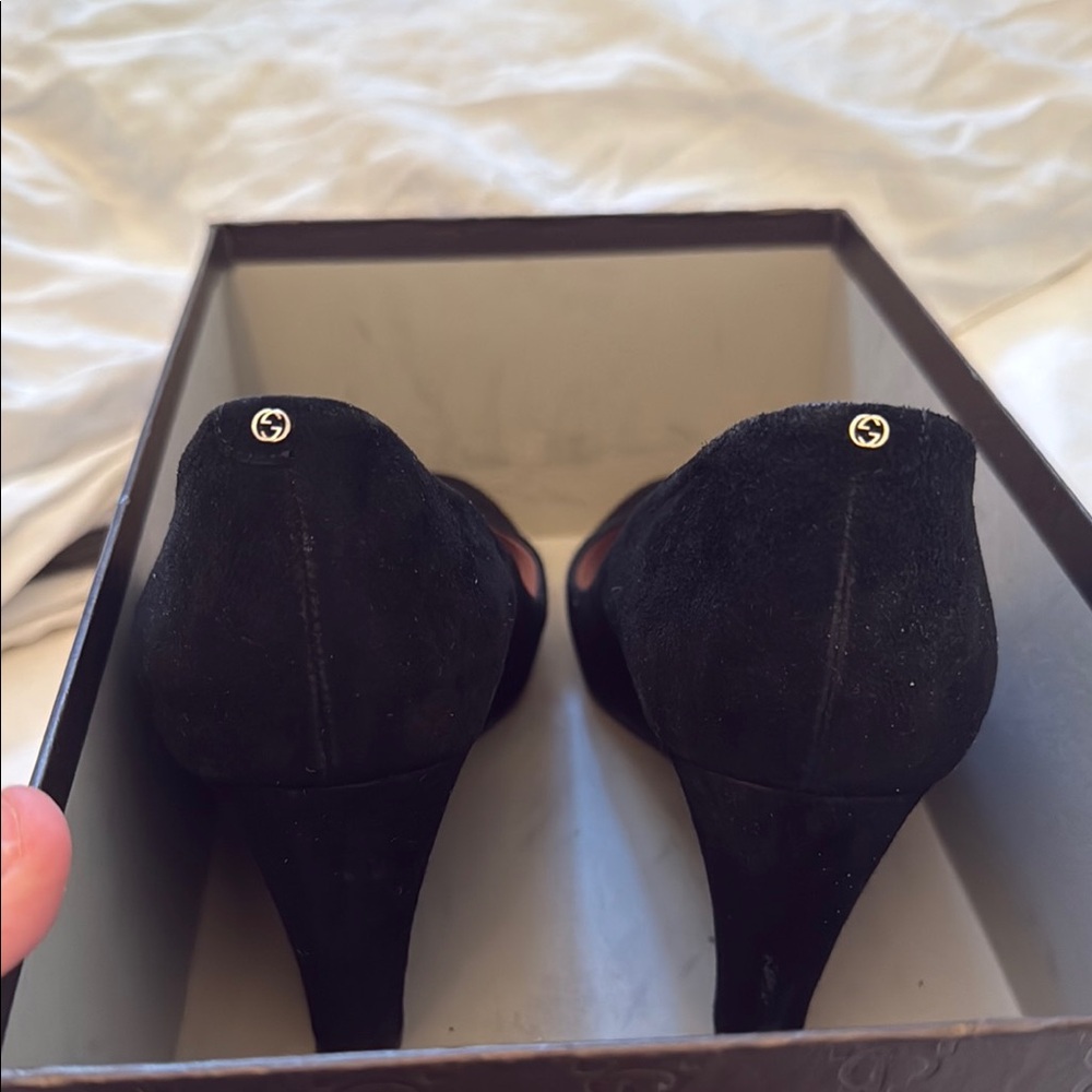 Gucci Black Wedge Shoes with Elegant Design - Picture 2 of 6